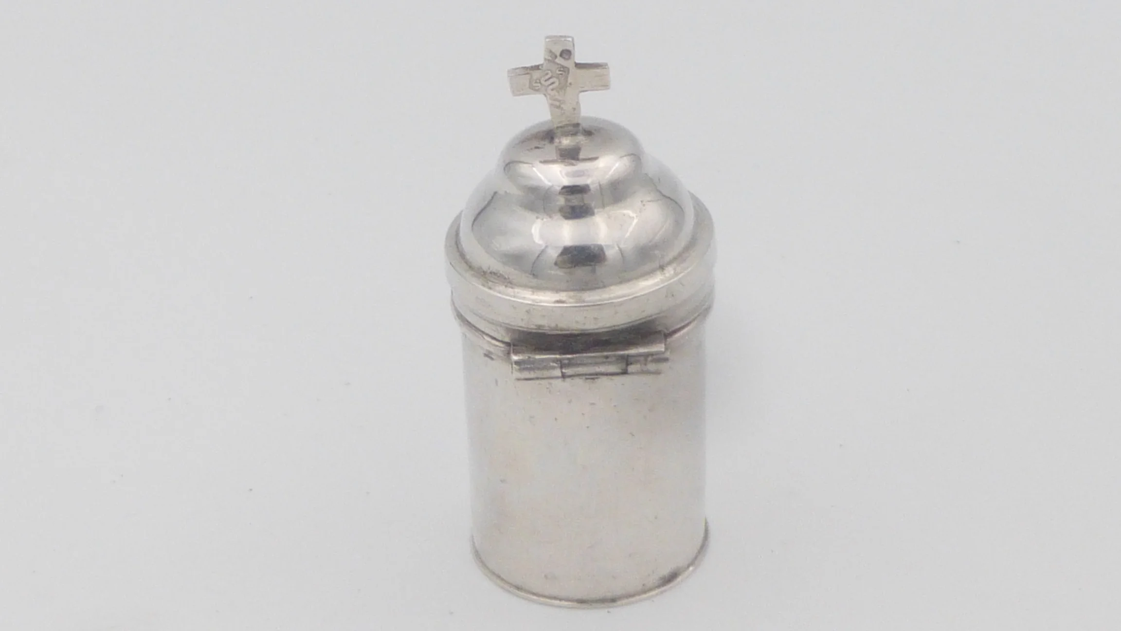 Rückseite mir Scharnier vom Deckel