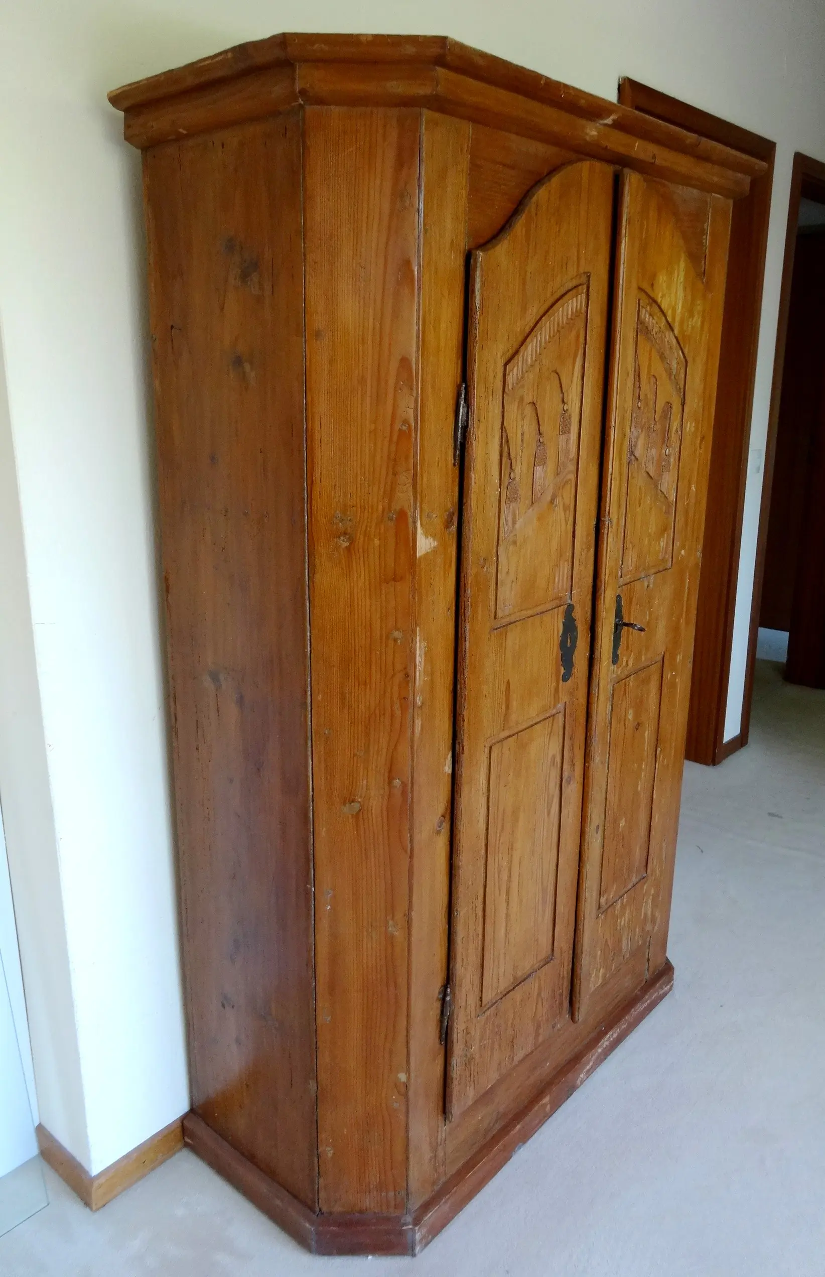 Bauernschrank (3).JPG