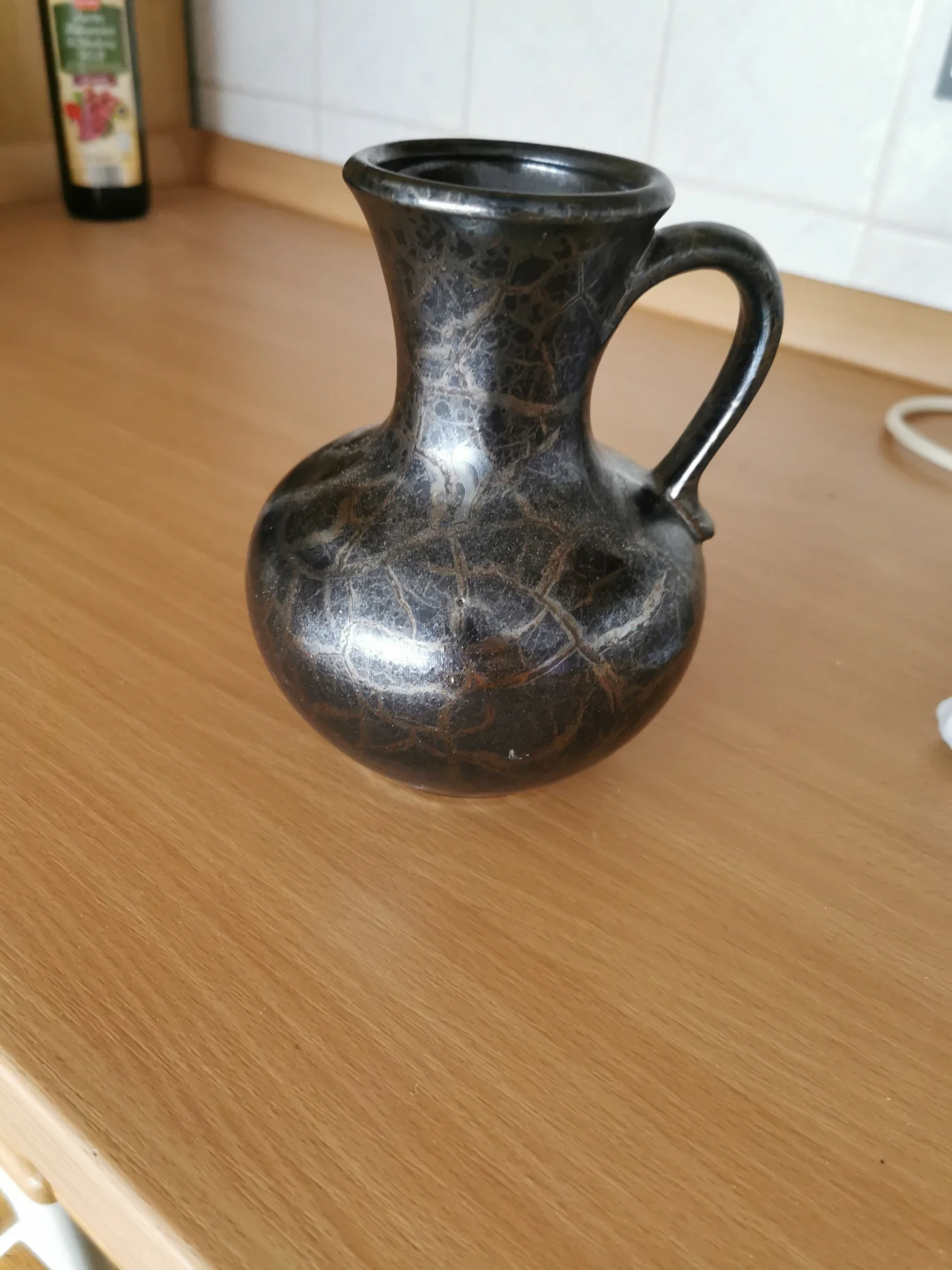 Dunkler Krug 1