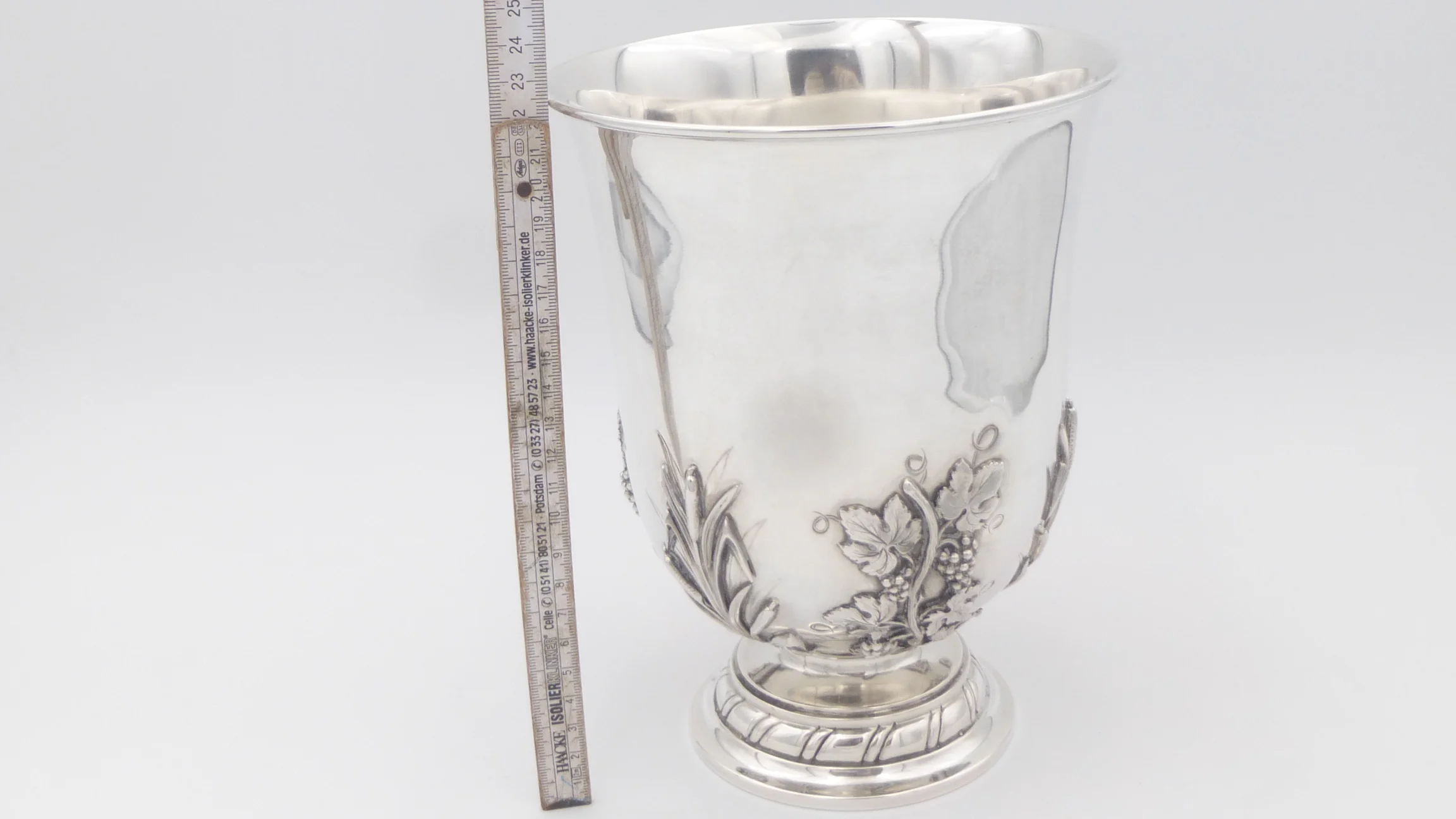 Grössenvergleich Zollstock Höhe ca. 17,2 cm