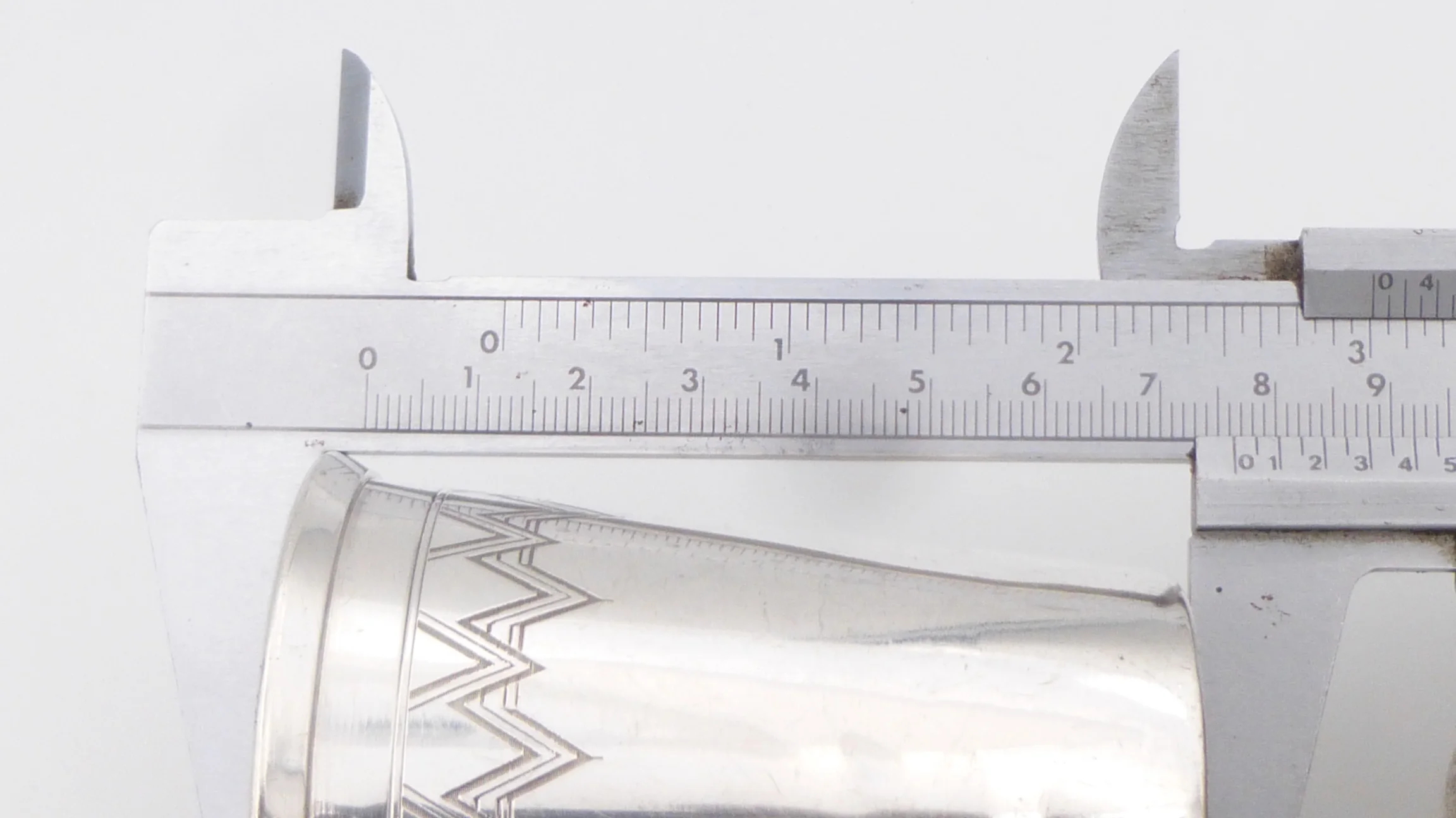 Höhe: Ca. 7,6 cm