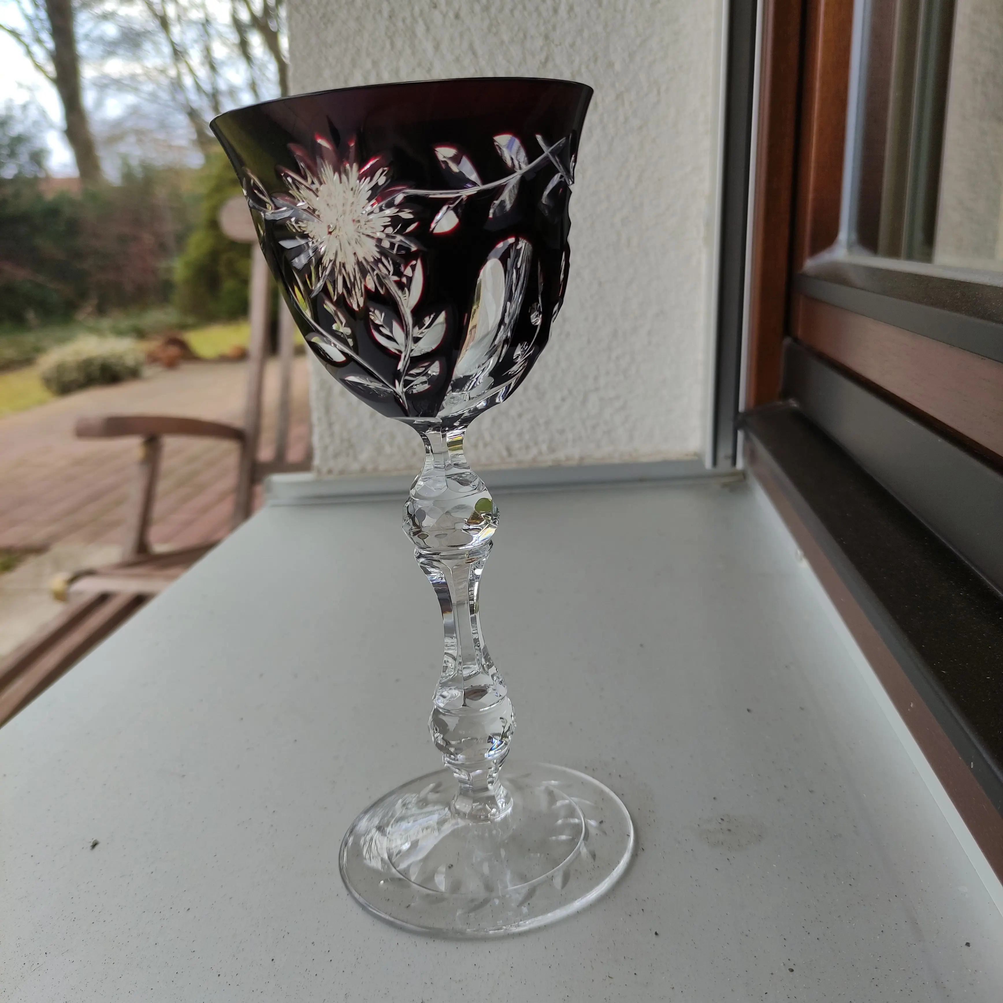 Römerglas klein m Blüten außen.jpg