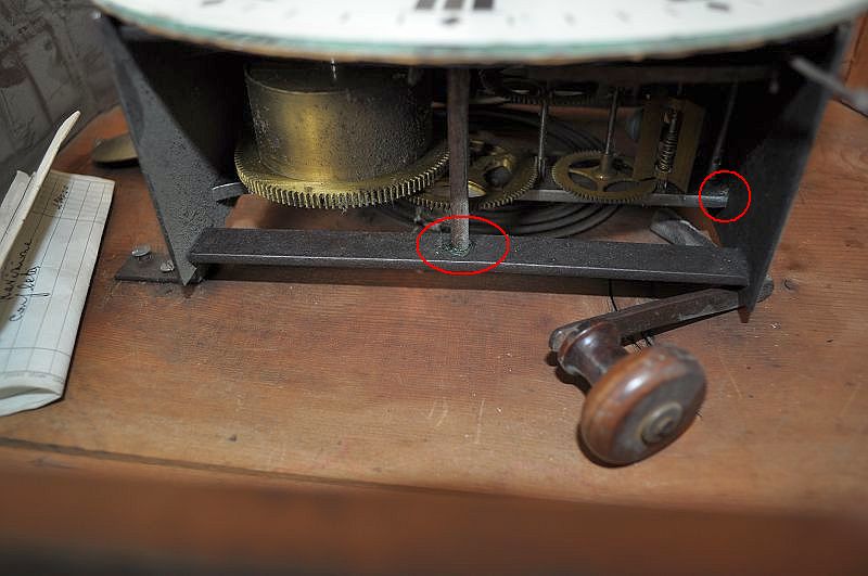 it. Wanduhr markiert.jpg